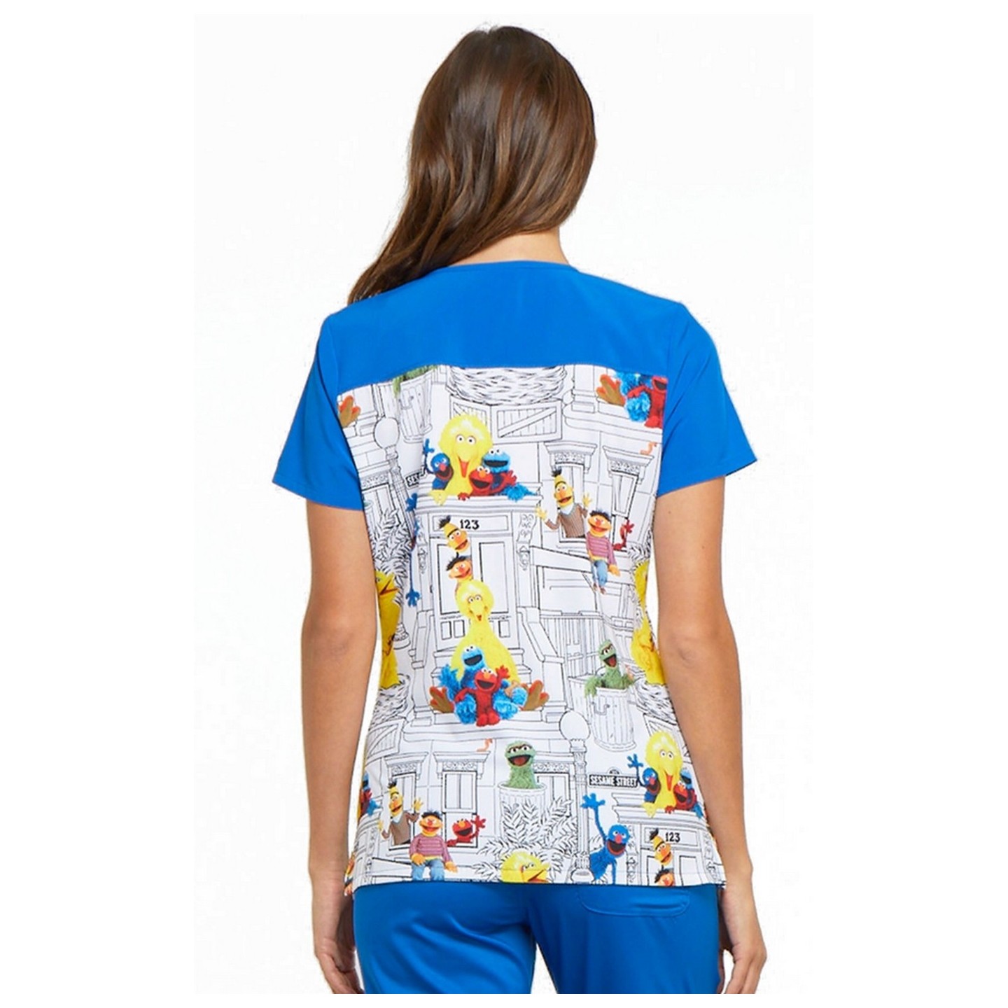 *VENTE FINALE Haut imprimé à col en V dans In My Neighborhood - Cherokee Tooniforms