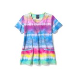 Z18213 Zoe + Chloe Curved V-Neck Print Scrub Top - Chasing Rainbows