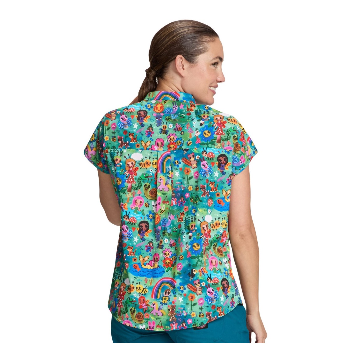 1093PRA koi Basics Artist Series Haut Imprimé Ari avec Encolure Fendue - Forest Creatures