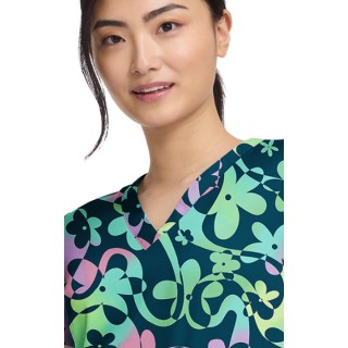 MC8564 Med Couture 2 Pocket V-Neck Print Top - Dizzy Daisy