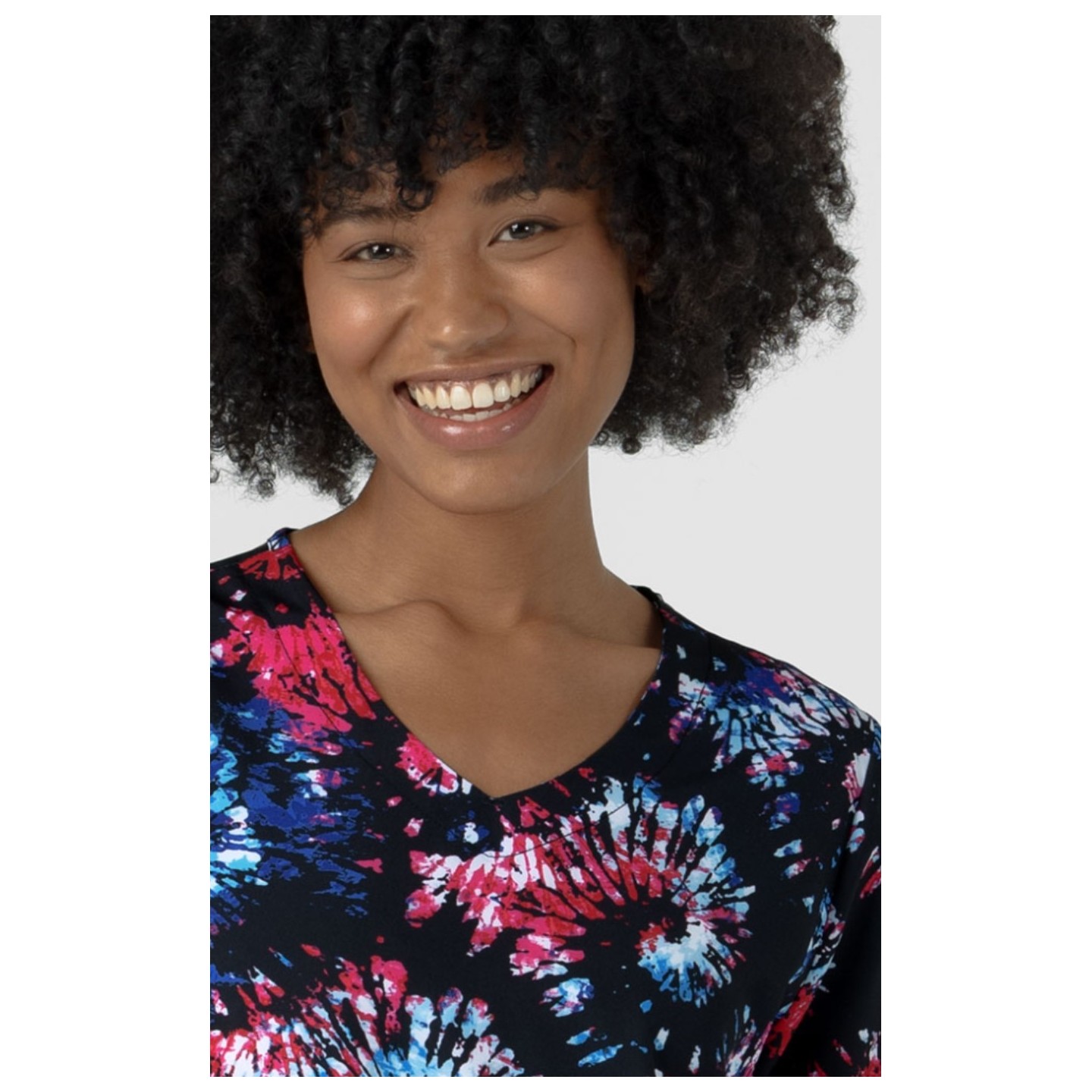 6347 WINK Haut Imprimer à Col en V Courbé avec 2 Poches - Freedom Sparkle Black