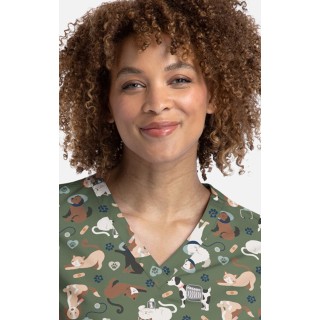 1797 Maevn Curved V-Neck Print Top - Cuddly Checkup
